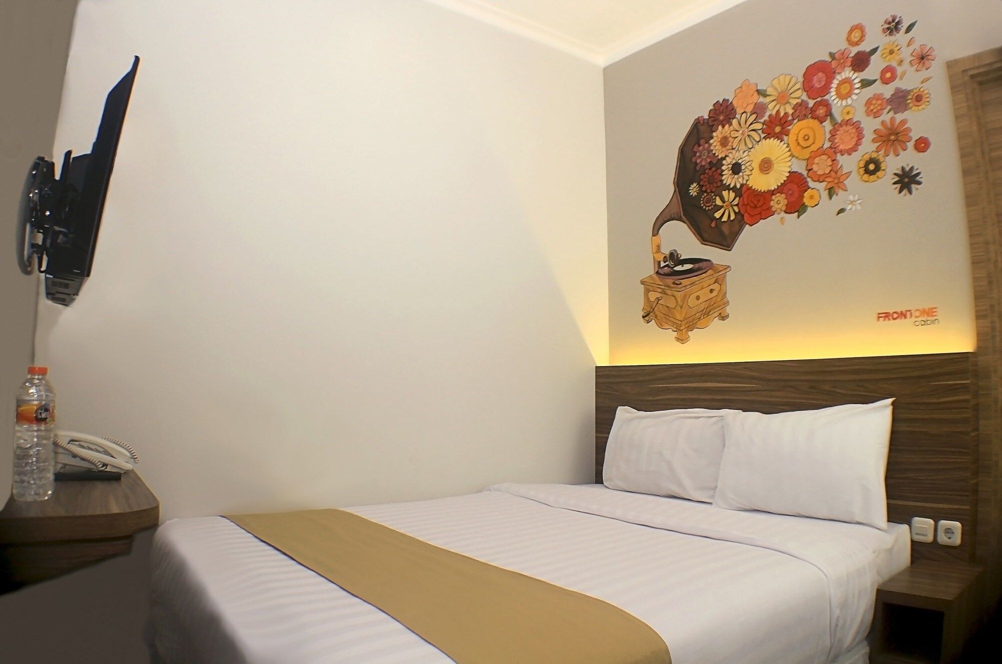 Front One Cabin Malioboro Jogja 요그야카르타 외부 사진