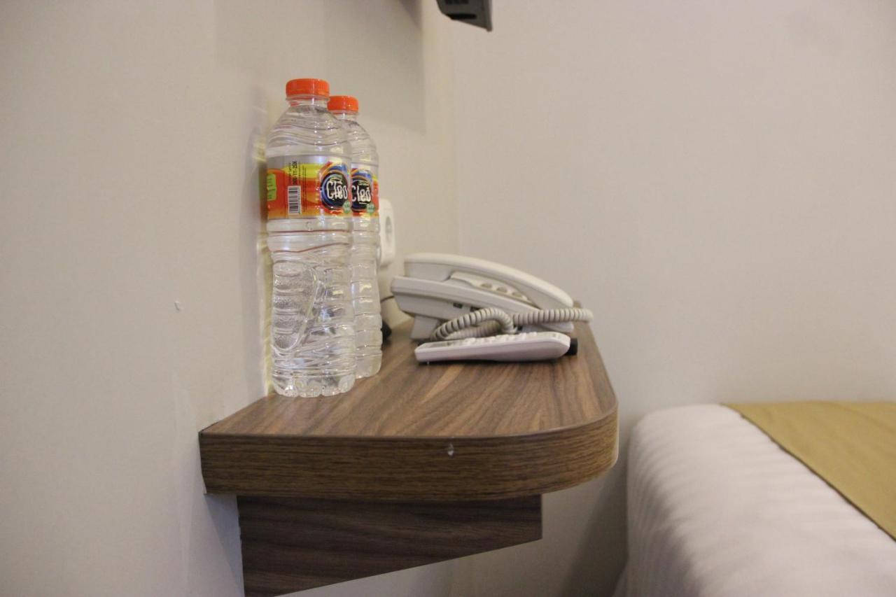 Front One Cabin Malioboro Jogja 요그야카르타 외부 사진