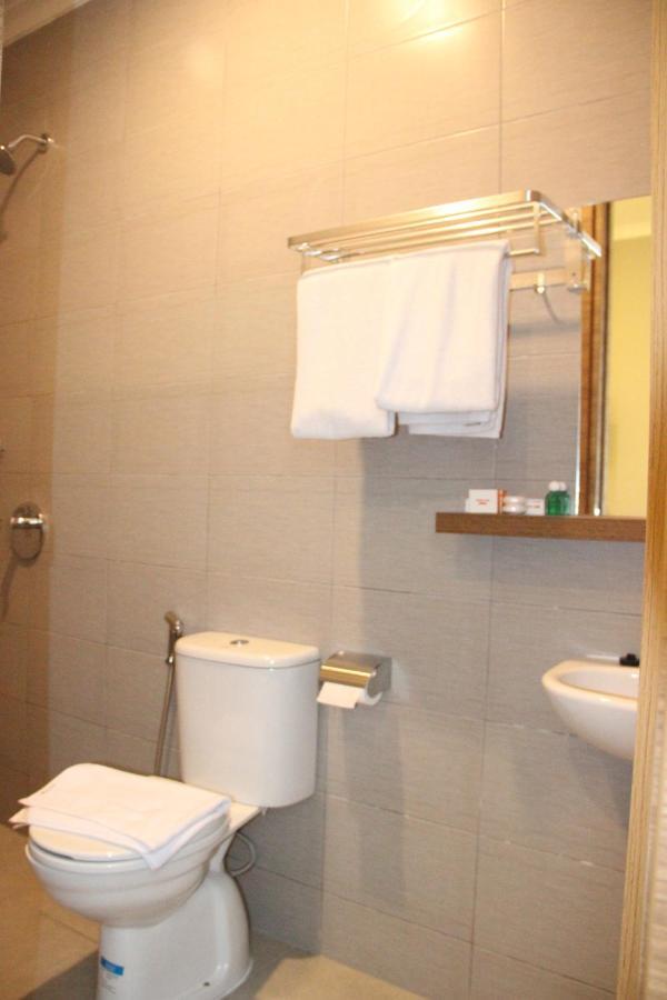 Front One Cabin Malioboro Jogja 요그야카르타 외부 사진