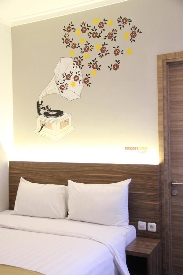 Front One Cabin Malioboro Jogja 요그야카르타 외부 사진