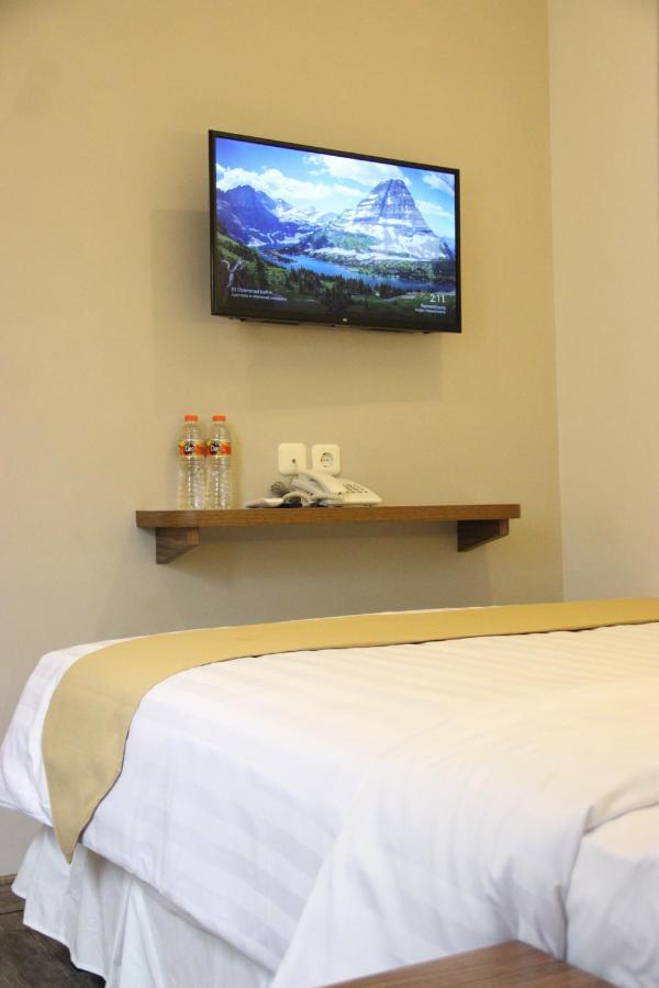 Front One Cabin Malioboro Jogja 요그야카르타 외부 사진