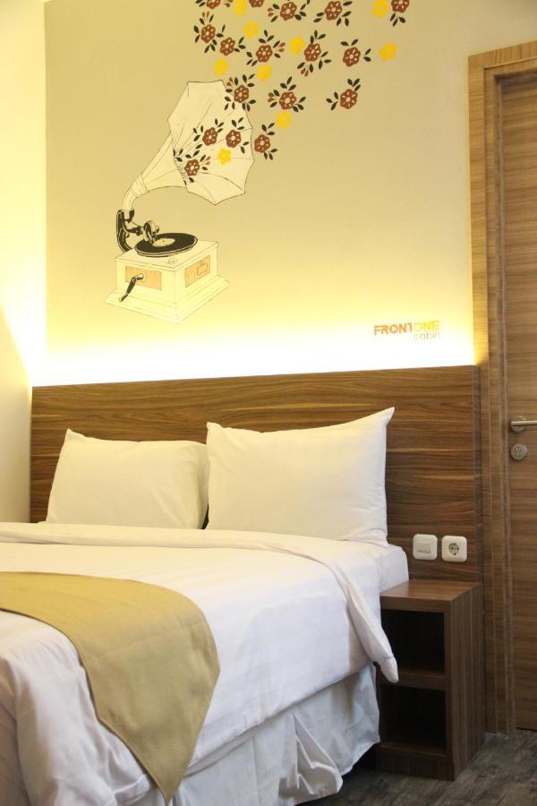 Front One Cabin Malioboro Jogja 요그야카르타 외부 사진