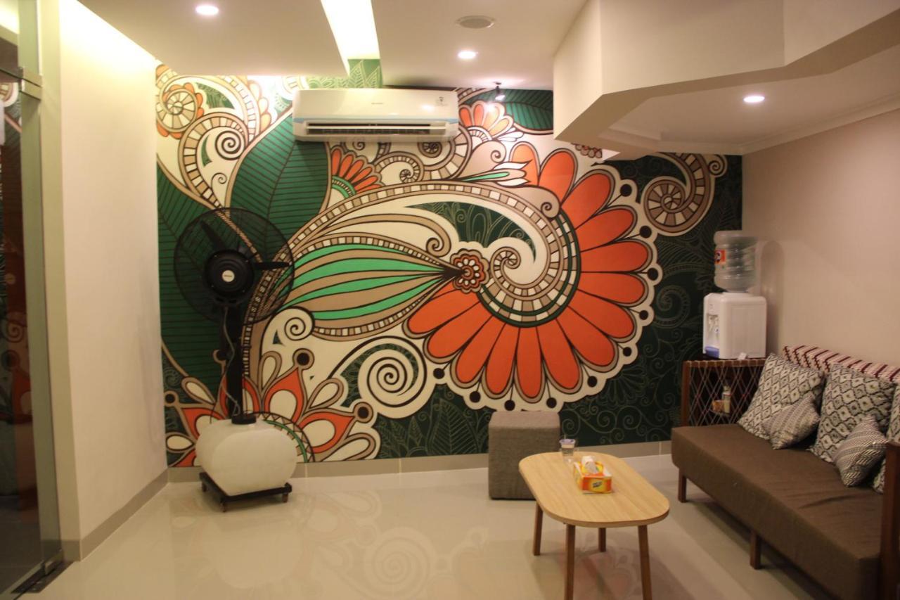 Front One Cabin Malioboro Jogja 요그야카르타 외부 사진